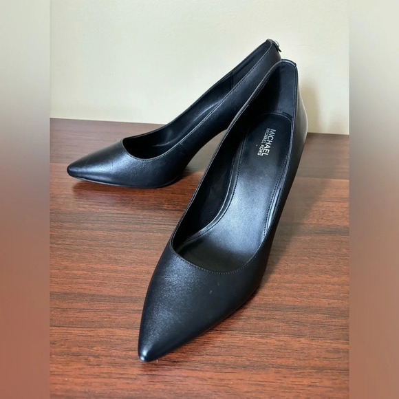 MICHAEL KORS  Milly Pump - Picture 7 of 11